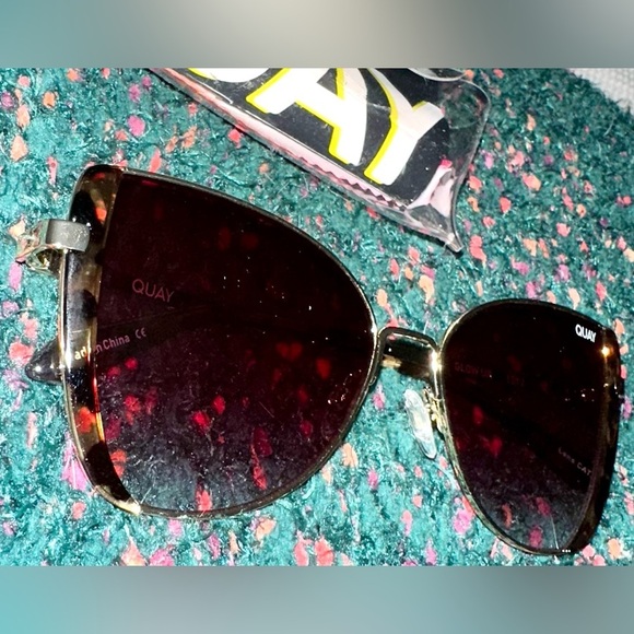 Quay Australia Glow Up Cat-Eye Sunglasses Gold Tortoiseshell NWT main image 8